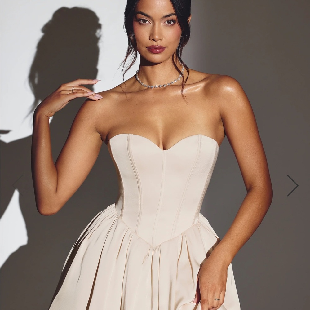 Oh Polly - Elegant Cream Strapless Corset Dress